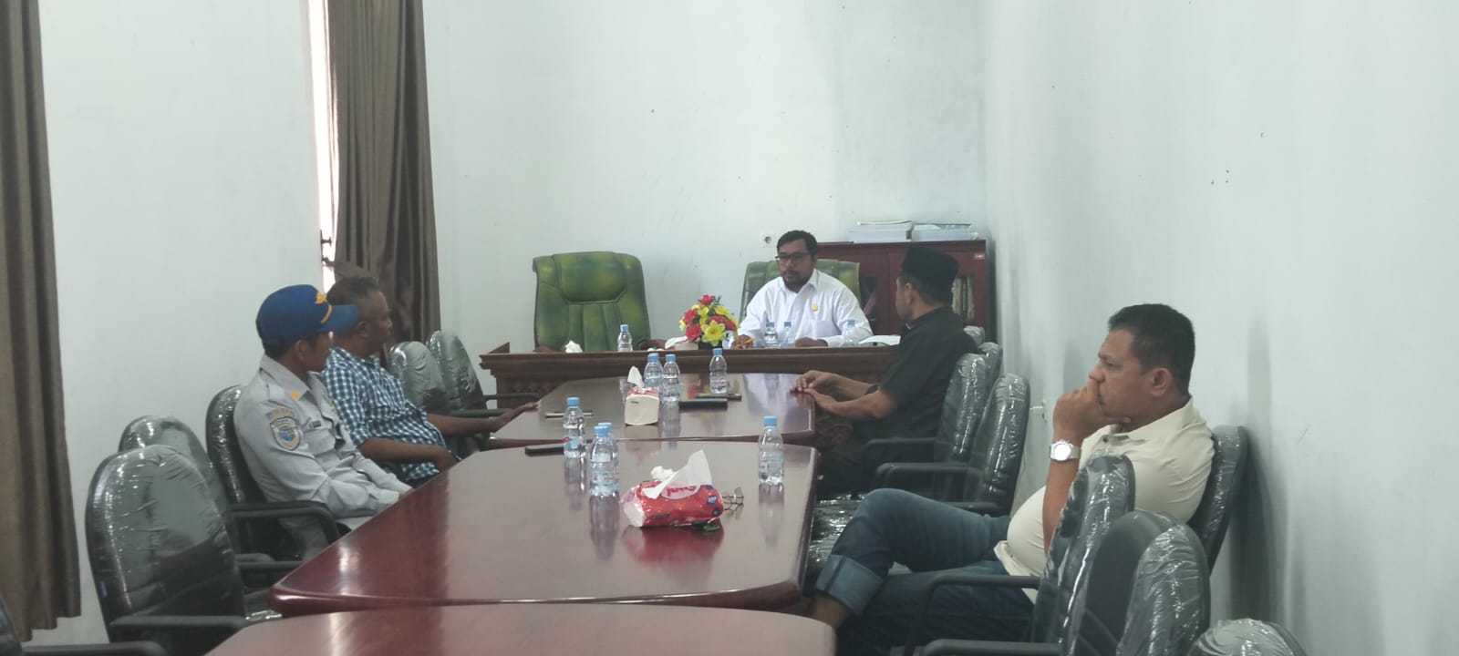Komisi III DPRD Taliabu Gelar Rapat dengan Dishub Terkait Dugaan Penggelapan Hasil Tani oleh Komprador Kapal