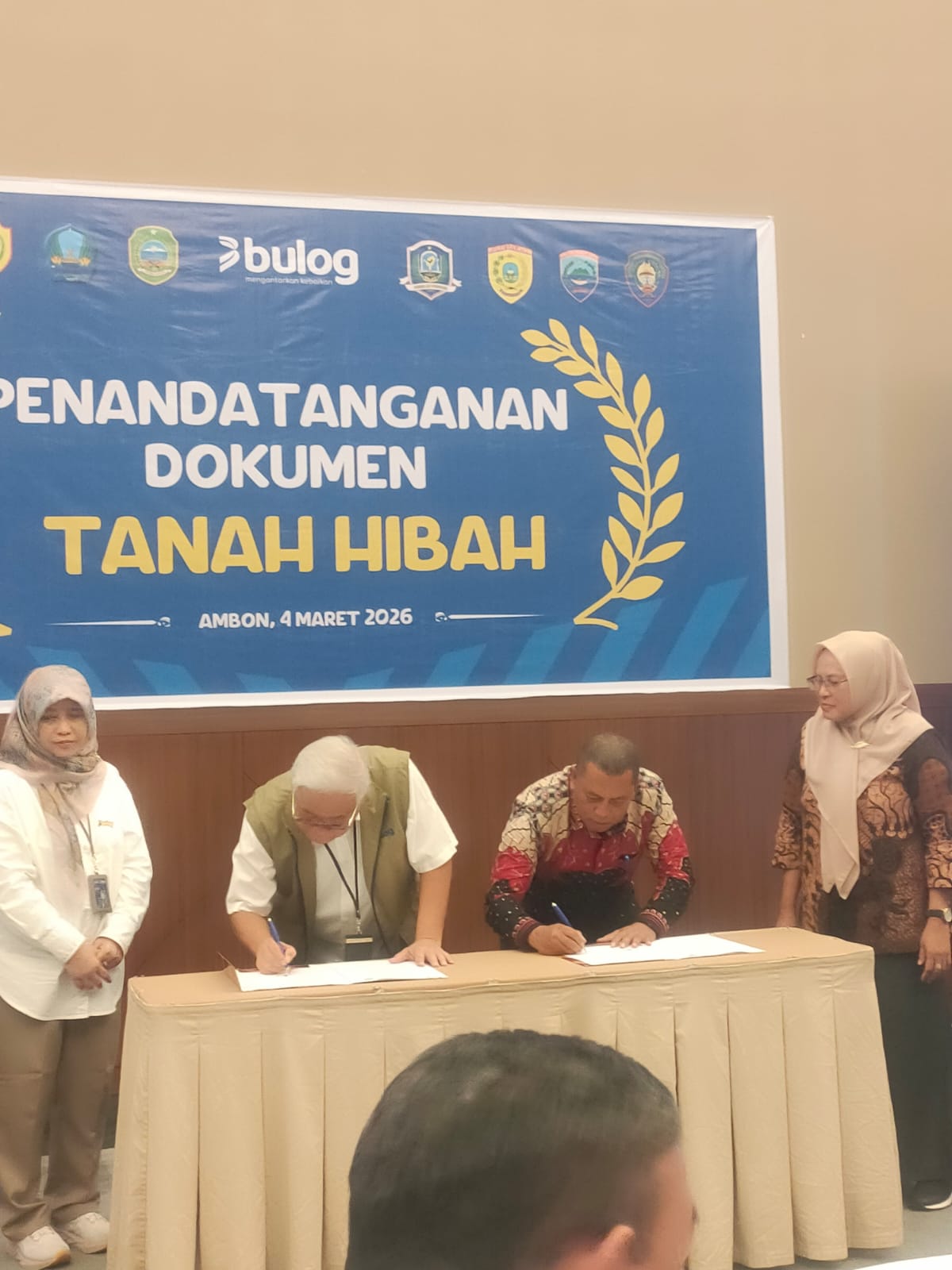 Sekda Kepulauan Sula Tandatangani Dokumen (NPHD) dan (BAST) Lahan Pembangunan Gudang Bulog
