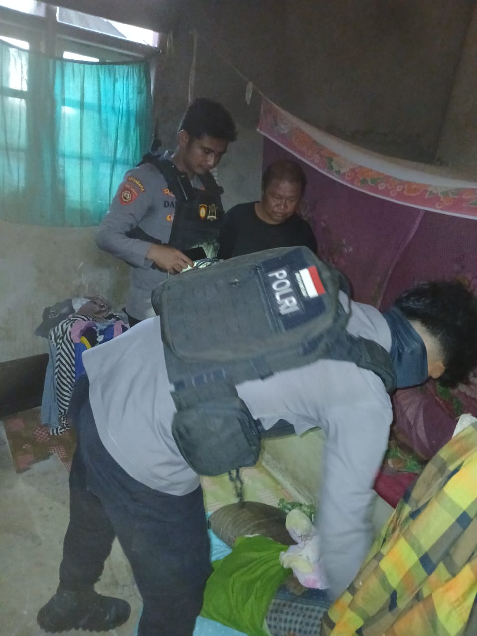 Personil Siap Gela Kembali Menyita Miras Jenis Cap Tikus 