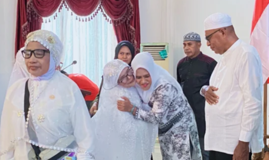 Bupati Kepulauan Sula Sambut Rombongan Jama’ah Haji