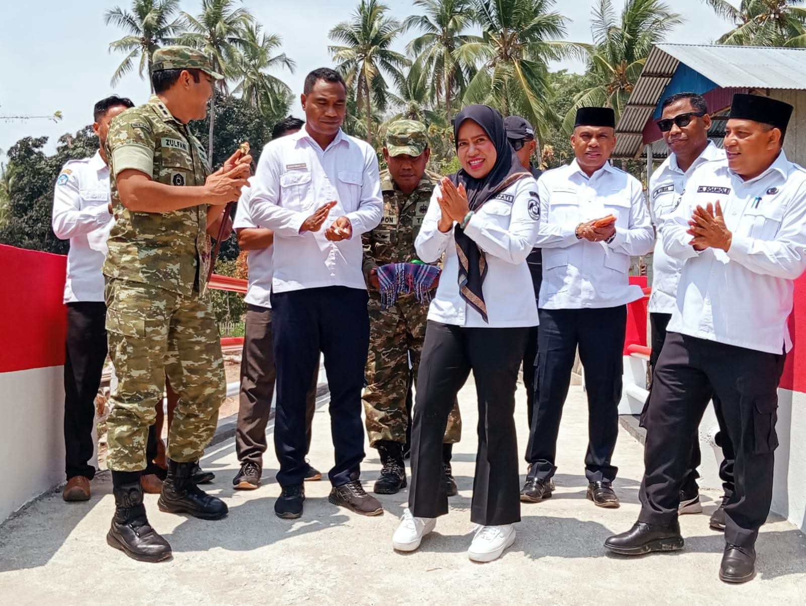 Bupati Kepulauan Sula Meresmikan Jembatan Merah Putih